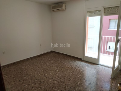 Alquiler piso con 4 habitaciones con ascensor, calefacción y aire acondicionado en Cerdanyola del Vallès