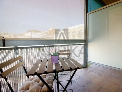 Alquiler piso con terraza totalmente amueblado y en alquiler temporal junto a passeig de gràcia en Barcelona