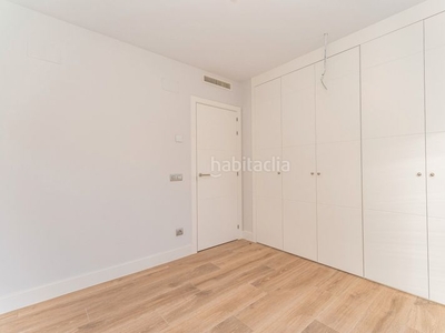Alquiler piso estupendo y luminoso piso sin amueblar, de 140 m2, 3 dormitorios y jardín de 300 m2. en Madrid