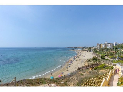 Apartamento con vistas al mar a 50m de la playa en Campoamor
