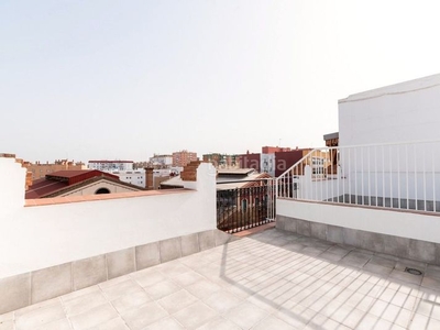 Ático con 3 habitaciones con ascensor, calefacción y aire acondicionado en Sevilla