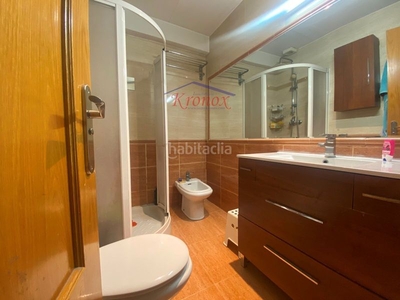 Ático dúplex en venta , con 69 m2, 2 habitaciones y 2 baños. aire acondicionado y calefacción gas natural. en Madrid