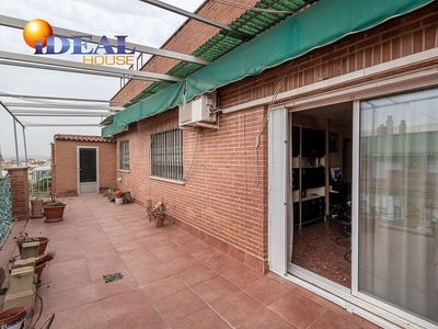 Ático en venta en Pajaritos - Plaza de Toros de 4 habitaciones con terraza y balcón