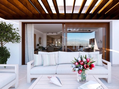 Casa adosada adosado de 3 dorm. y 2 baños con terraza, solarium y vistas al mar y al golf. la cala en Mijas