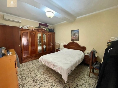 Casa adosada con 3 habitaciones con aire acondicionado en Coria del Río
