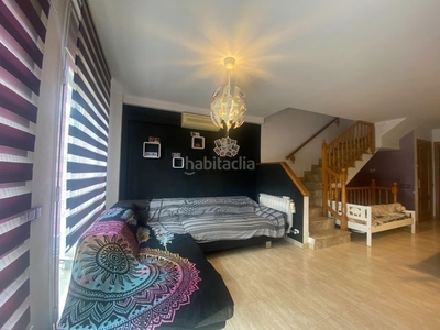 Casa adosada con 3 habitaciones con calefacción y aire acondicionado en Castellbisbal