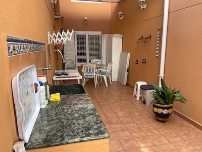 Casa adosada con 6 habitaciones con parking, calefacción y aire acondicionado en Canet d´en Berenguer