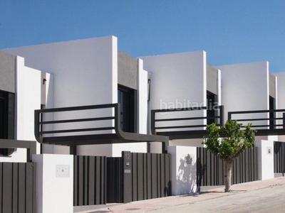 Casa adosada promoción de chalets adosados en construcción en baviera golf en Caleta de Velez