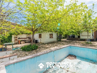 Casa con 2 habitaciones con parking, piscina y calefacción en Sant Cugat del Vallès