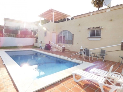 Casa con 4 habitaciones con parking, piscina, calefacción, aire acondicionado y jardín en Mijas