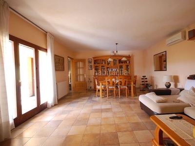 Casa con 4 habitaciones con parking, piscina, calefacción, aire acondicionado y vistas a la montaña en Bellcaire d´Empordà