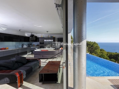 Casa con 4 habitaciones con parking, piscina, calefacción, jardín y vistas al mar en Tamariu