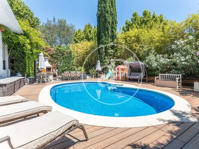 Casa en venta con piscina en Valldoreix en Valldoreix Sant Cugat del Vallès