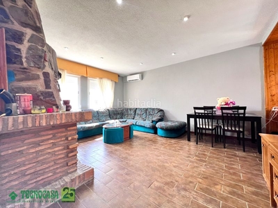 Casa exclusivo chalet independiente 4 dormitorios, 3 baños, garaje, cocina , salon y piscina en Colmenar de Oreja