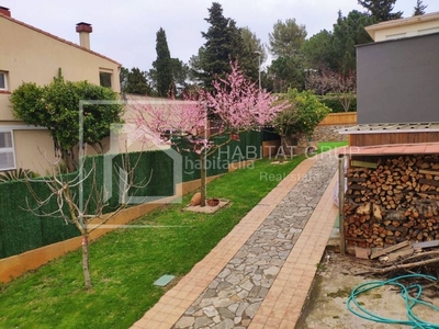 Casa pareada con 4 habitaciones con aire acondicionado en Girona