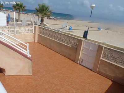casa pareada situada en primera línea de la playa