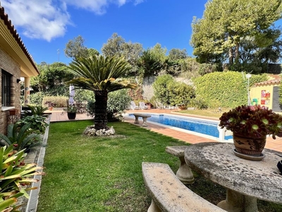 Chalet con buenas vistas en la urbanización de casa nova en Sant Feliu de Guíxols