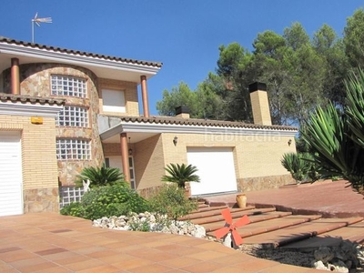 Chalet espectacular casa con piscina de agua salada en venta en Sabadell