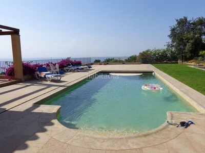 Chalet magnifica casa con fabulosas vistas al mar y piscina grande, situada cerca del club de golf en playa de aro.
ref: 0953. en Platja d´Aro