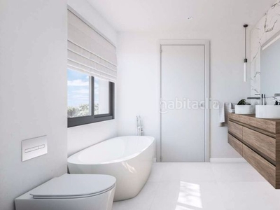 Dúplex con 3 habitaciones con parking, piscina, calefacción, aire acondicionado y vistas al mar en Fuengirola