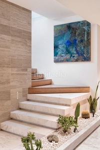 Dúplex de 5 dormitorios, 5 baños en exclusivo residencial en la milla de oro en Marbella
