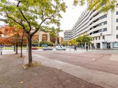 Piso ¡¡amplio piso de 4 hab., con vistas espectaculares y 2 parkings en eix macià!! en Sabadell