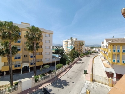 Piso amueblado con piscina y aire acondicionado en Oliva