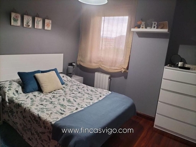 Piso en alquiler en Travesía de Vigo - San Xoán de 2 habitaciones con garaje y calefacción