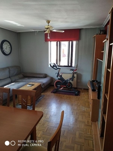 Piso en alquiler en Villamayor de 3 habitaciones con terraza y garaje
