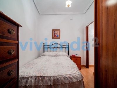 Piso en Valdeacederas, 180 m2, 4 dormitorios, 4 baños, 450.000 euros en Madrid