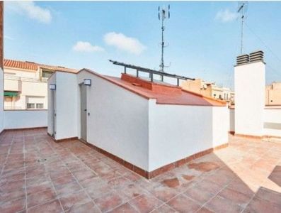 Venta de ático en El Poble Sec - Parc de Montjuïc de 1 habitación con terraza y balcón