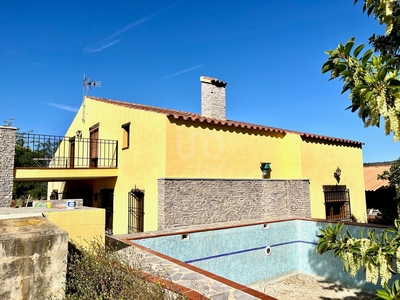 Venta de casa con piscina en Torreblanca