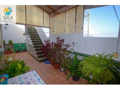 Vivienda adosada en Moncayo, Algeciras. Amplia, en perfecto estado, con patio y gran azotea.