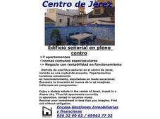 Venta Casa unifamiliar en Calle bizcocheros Jerez de la Frontera. Buen estado con terraza 300 m²