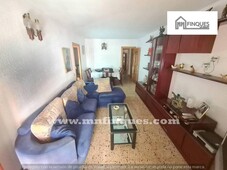 Venta Piso Badalona. Piso de cuatro habitaciones en Calle RAMIRO DE MAEZTU. Buen estado con balcón