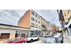 Venta Piso Girona. Piso de tres habitaciones en Calle Montseny. A reformar tercera planta con balcón