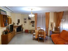 Vivienda unifamiliar independiente, 3 dormitorios y dos baños. Alquiler larga estancia.