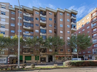 Alquiler de piso en Garrido Sur - Estación Sur de 4 habitaciones con terraza y muebles