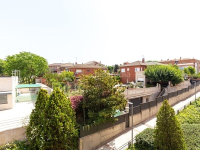Alquiler piso con 4 habitaciones con ascensor, parking, piscina y calefacción en Sant Joan Despí