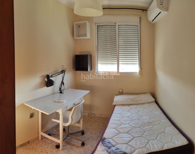 Alquiler piso para estudiantes de cuatro dormitorios en Sevilla