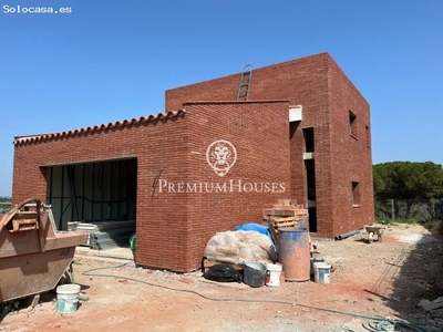 Casa de Obra Nueva en Venta en Zona Residencial de Caldes dEstrac con Vistas al Mar
