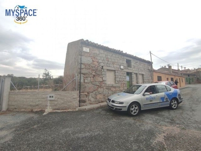 Casa De Piedra Para Reformar en Navalperal De Pinares, Ávila.