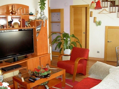 Dúplex en venta en Betoño - Abetxuko de 3 habitaciones con terraza y calefacción