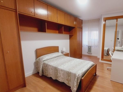 Habitaciones en C/ Catedratico Rodrigo uria, Oviedo por 290€ al mes