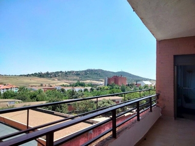 Piso en alquiler en Centro - Cáceres de 4 habitaciones con terraza y balcón