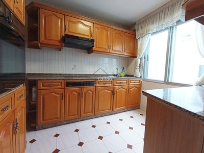 Piso en alquiler en Centro - Ferrol de 4 habitaciones con muebles y balcón
