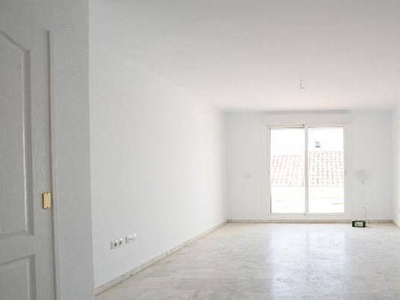 Venta Casa adosada Benalmádena. Plaza de aparcamiento 90 m²