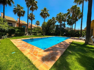 Venta Casa adosada Marbella. Muy buen estado con terraza 146 m²