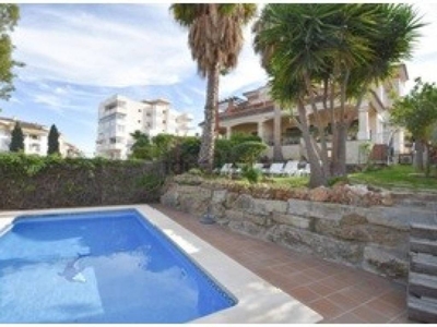 Venta Casa pareada Marbella. Buen estado plaza de aparcamiento con terraza 649 m²