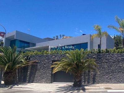 Venta Casa unifamiliar Santa Cruz de Tenerife. Plaza de aparcamiento 540 m²
